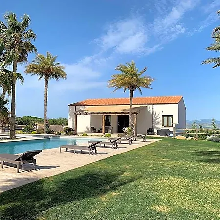 Charming With Swimming Pool 3*